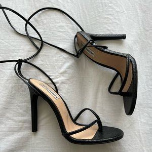 Steve Madden Black Flip Flop Snakeskin Lace Up High Heel